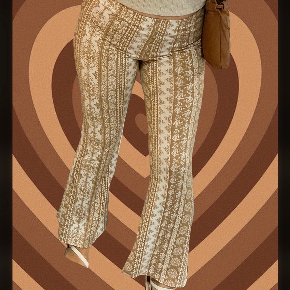 Tan & white printed 70s style flared bell bottoms 🤍🤎